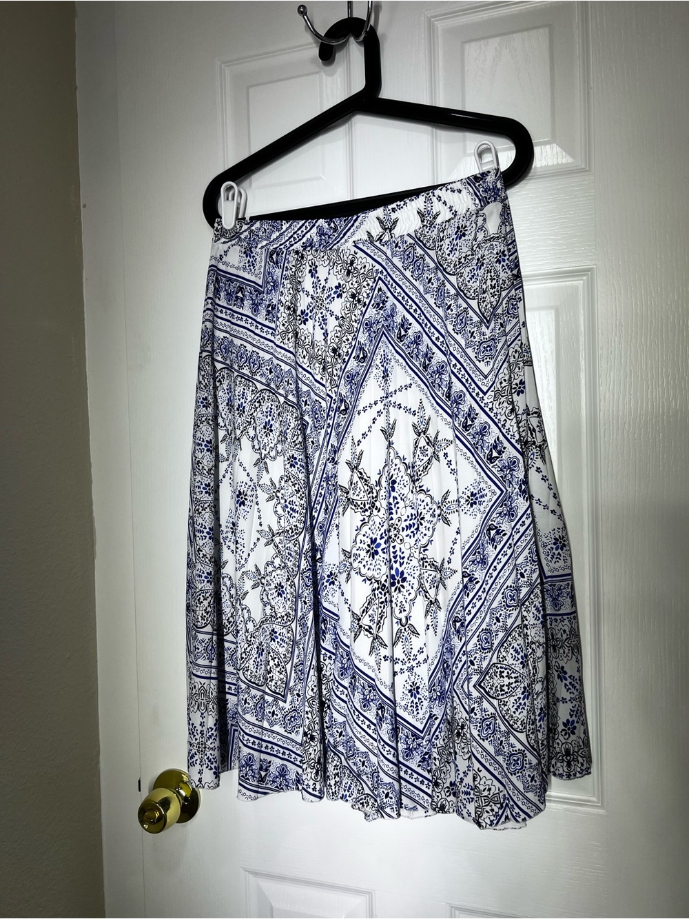 H&M White and Blue Tile-Print Skater Skirt - Picture 3 of 8